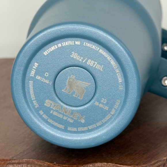 Stanley Matte Blue Travel Mug with Handle - Picture 5 of 5